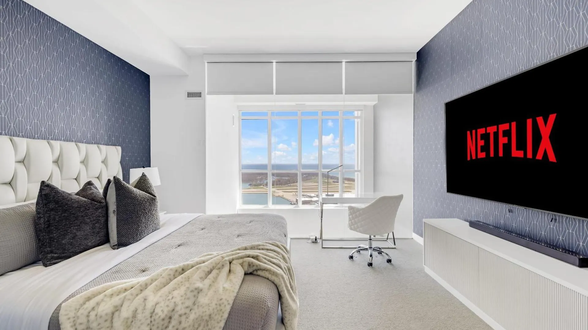 Penthouse Living Above The Skyline Apartment Toronto