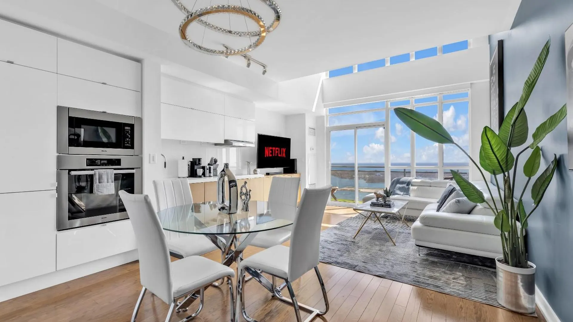 Penthouse Living Above The Skyline Apartment Toronto